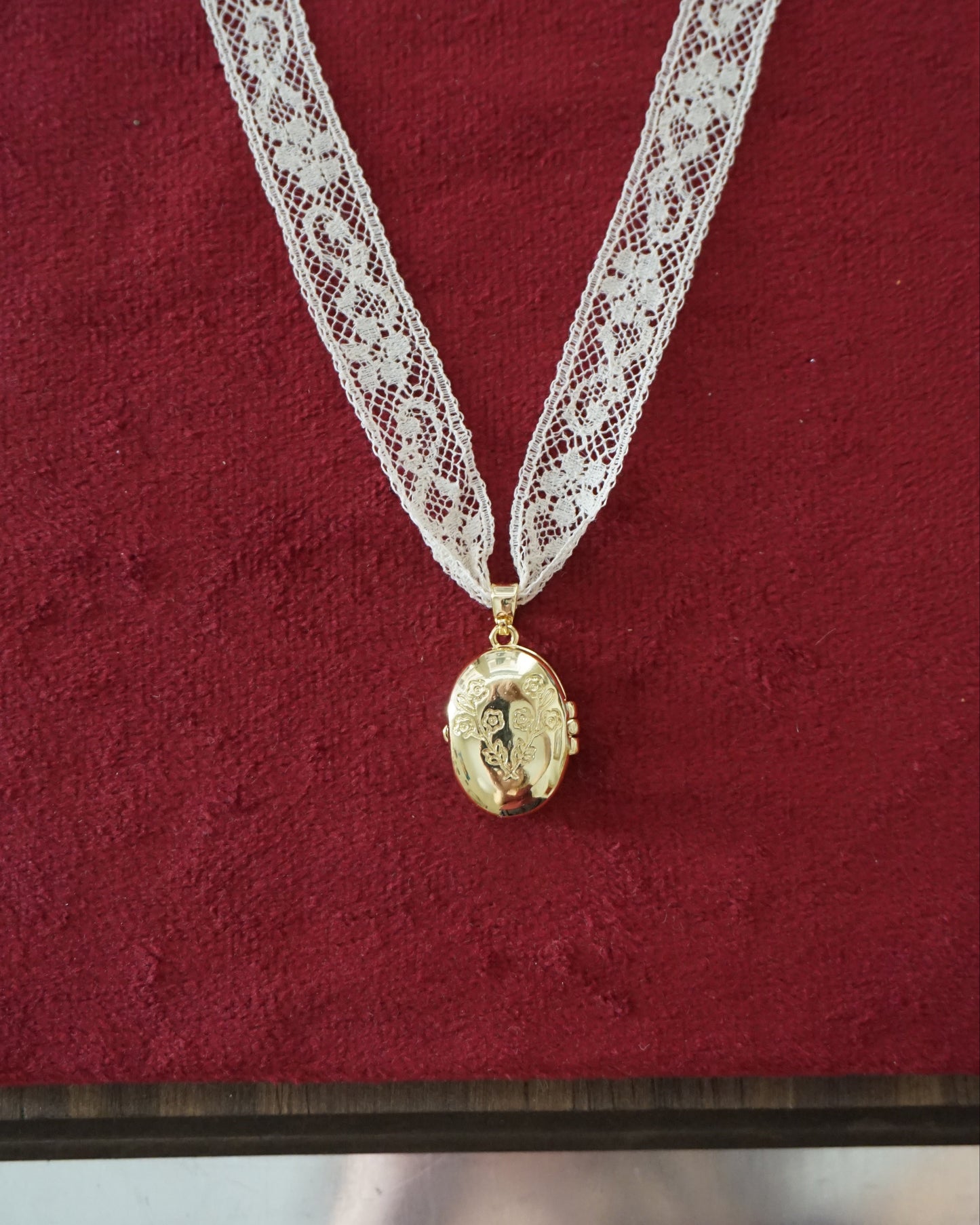Torchon Lace Whimsy Locket
