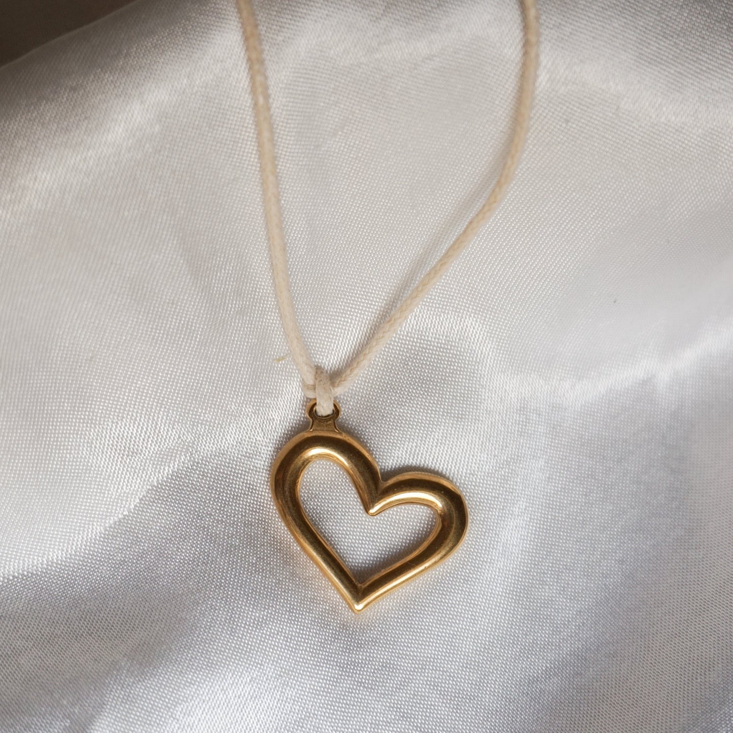 Lover Cord Pendant - Ivory