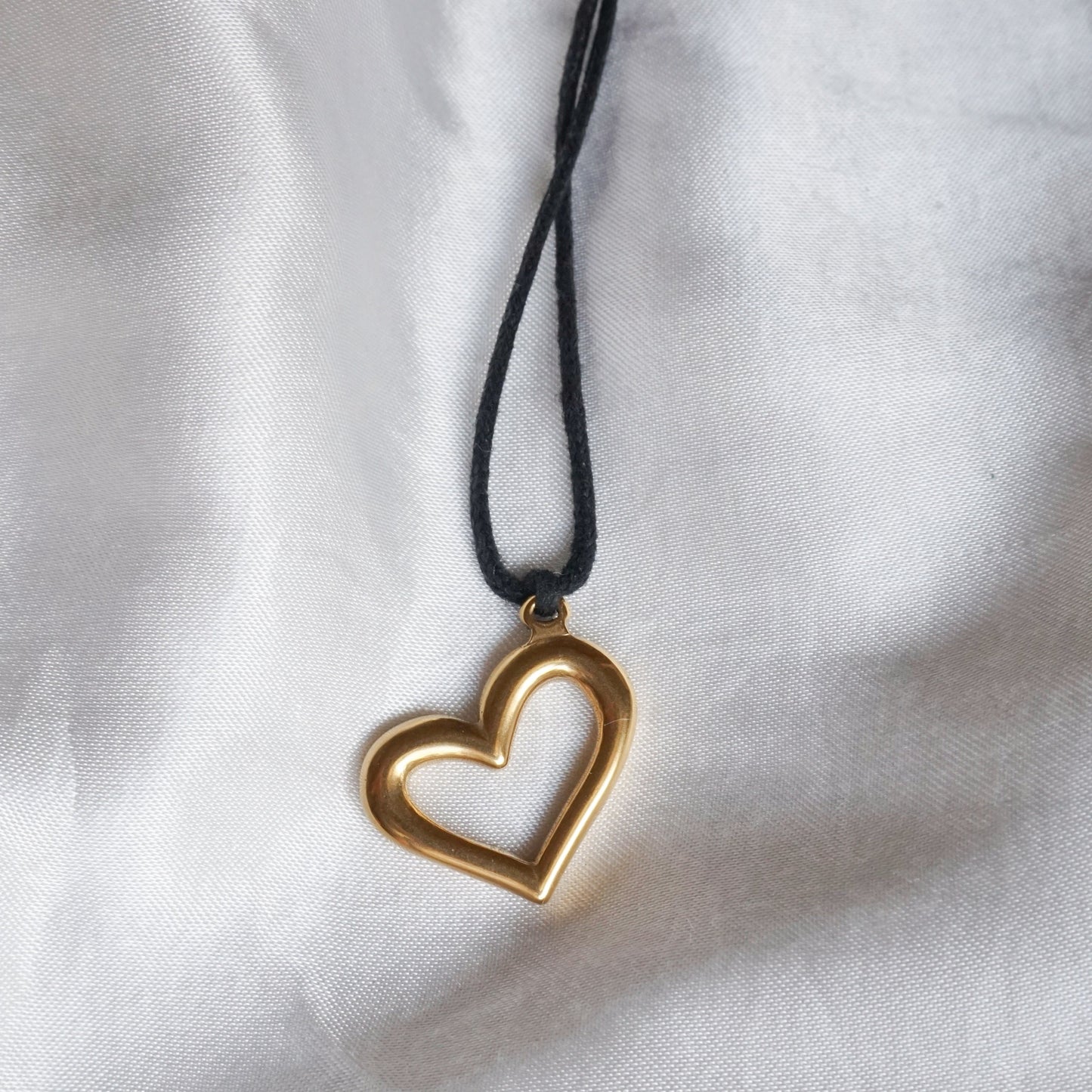 Lover Cord Pendant - Black