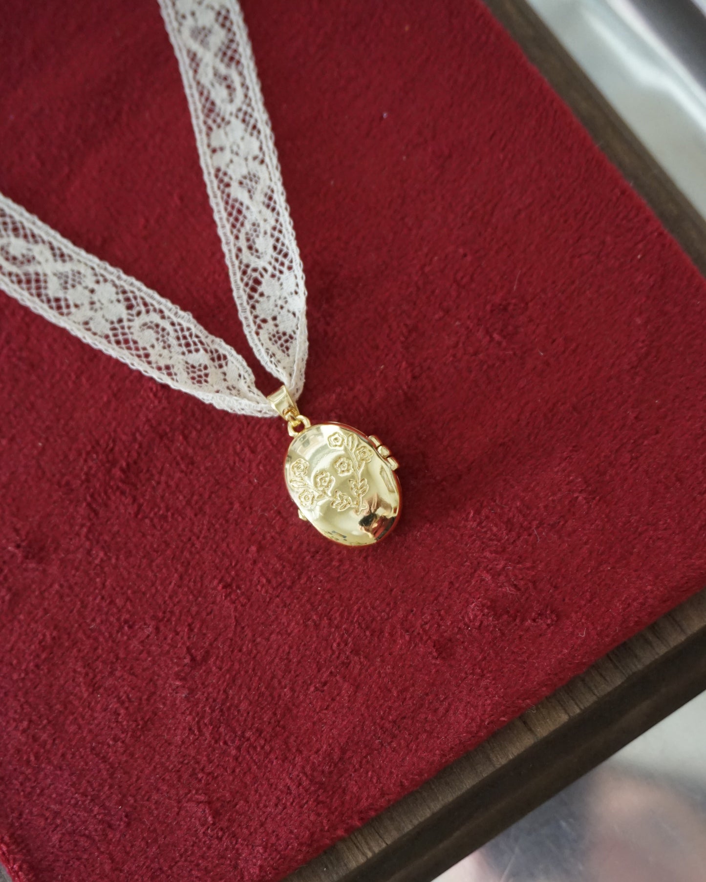 Torchon Lace Whimsy Locket