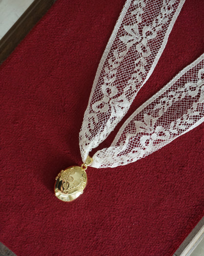 Chantilly Lace Whimsy Locket