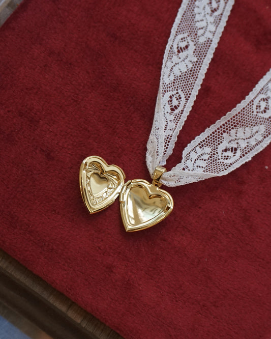 Torchon Lace Memento Locket