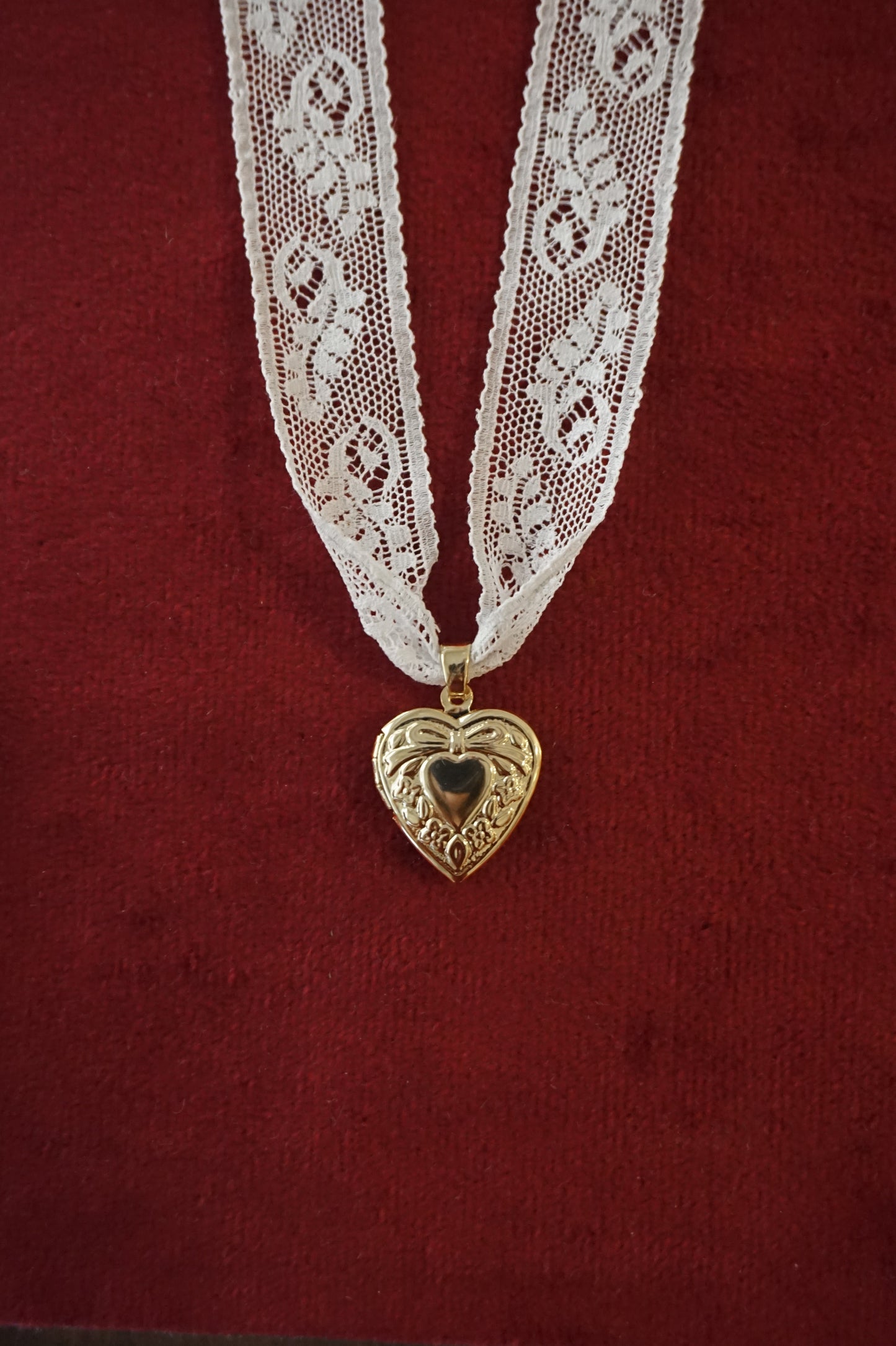 Torchon Lace Memento Locket